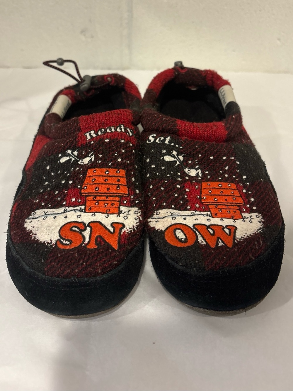 LL Bean Peanuts Snoopy Red Black Fleece Slippers Size 3/4 Ready Set Snow!